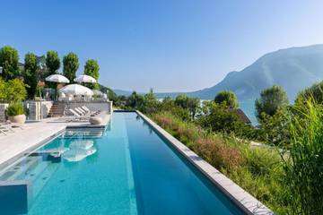 Hôtel pour 2 personnes, avec jacuzzi et piscine ainsi que jardin et sauna dans Parc naturel régional du Massif des Bauges