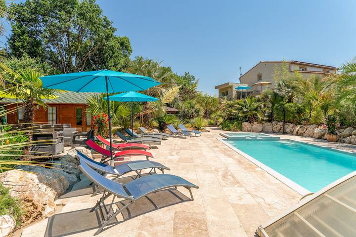 Casa vacanza per 14 persone, con Idromassaggio e Giardino