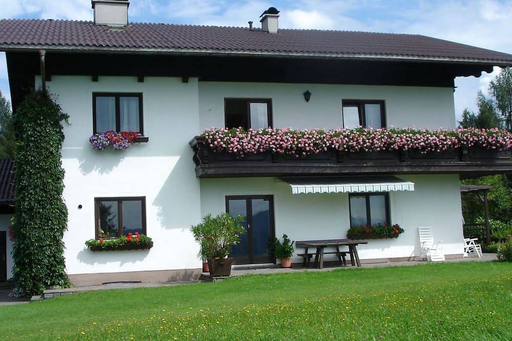 Ganze Wohnung, Dreibettzimmer 1 - Haus Gertraud Brand in Weyregg am Attersee, Traunviertel