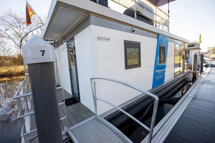 Ferienhaus für 4 Personen, mit Terrasse und Sauna sowie Seeblick