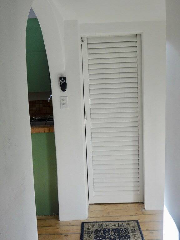 Pueblo Deco fängt die Essenz der Taos Adobe Innenarchitektur ein in Taos, Taos County