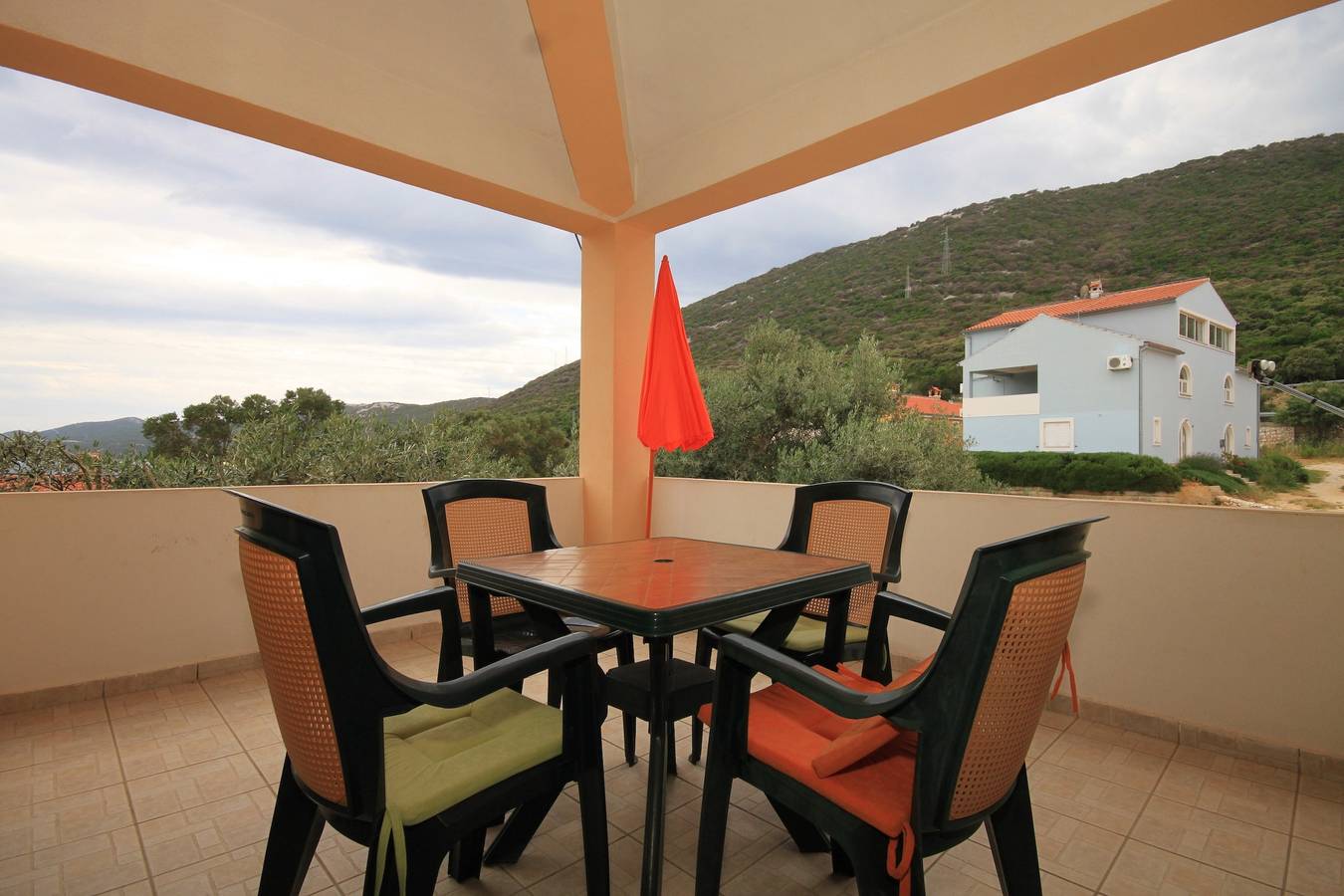 Ganze Wohnung, 1-Zimmer-Ferienwohnung mit Terrasse und Meerblick Sveti Jakov, Losinj A-8011-a in Cunski, Kvarner Inseln