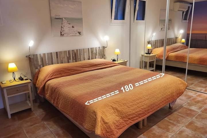 Appartement entier, Porticcio: T2 de 45m2, terrasse, plage à pied, grand lit en 180 cm, wifi (fibre) in Porticcio, Grosseto-Prugna