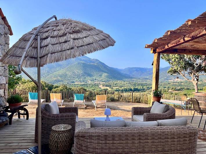 Location de vacances pour 4 personnes, avec jardin et vue à Granace