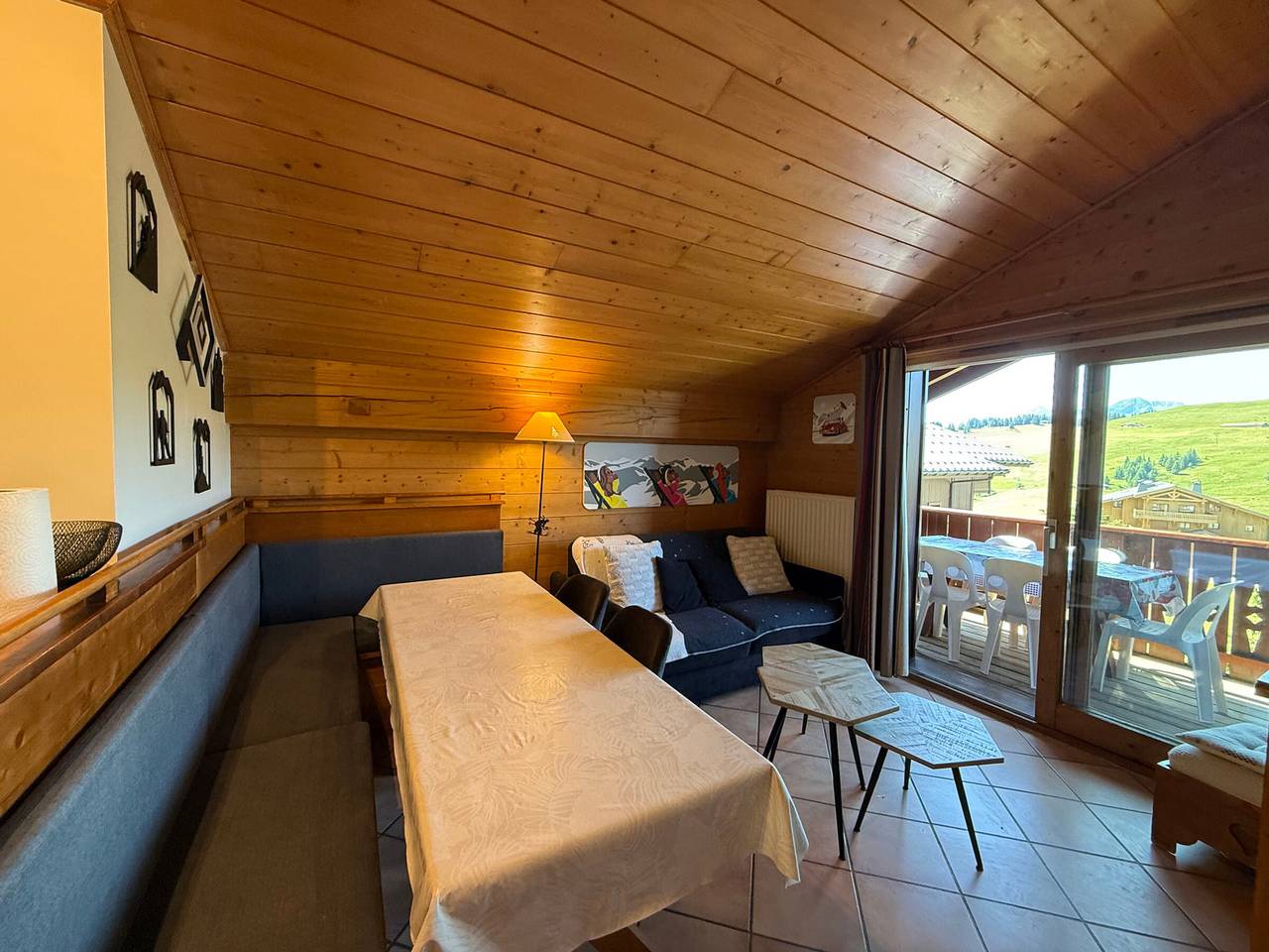 Entire apartment, T4 Apartment in Les Saisies with Balcony and Covered Parking in Hauteluce, Albertville region