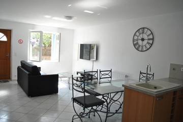 Gîte pour 4 personnes, avec terrasse à Saint-Laurent-de-Mure