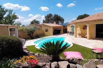 Location de vacances pour 8 personnes, avec terrasse à Pierrefeu-du-Var