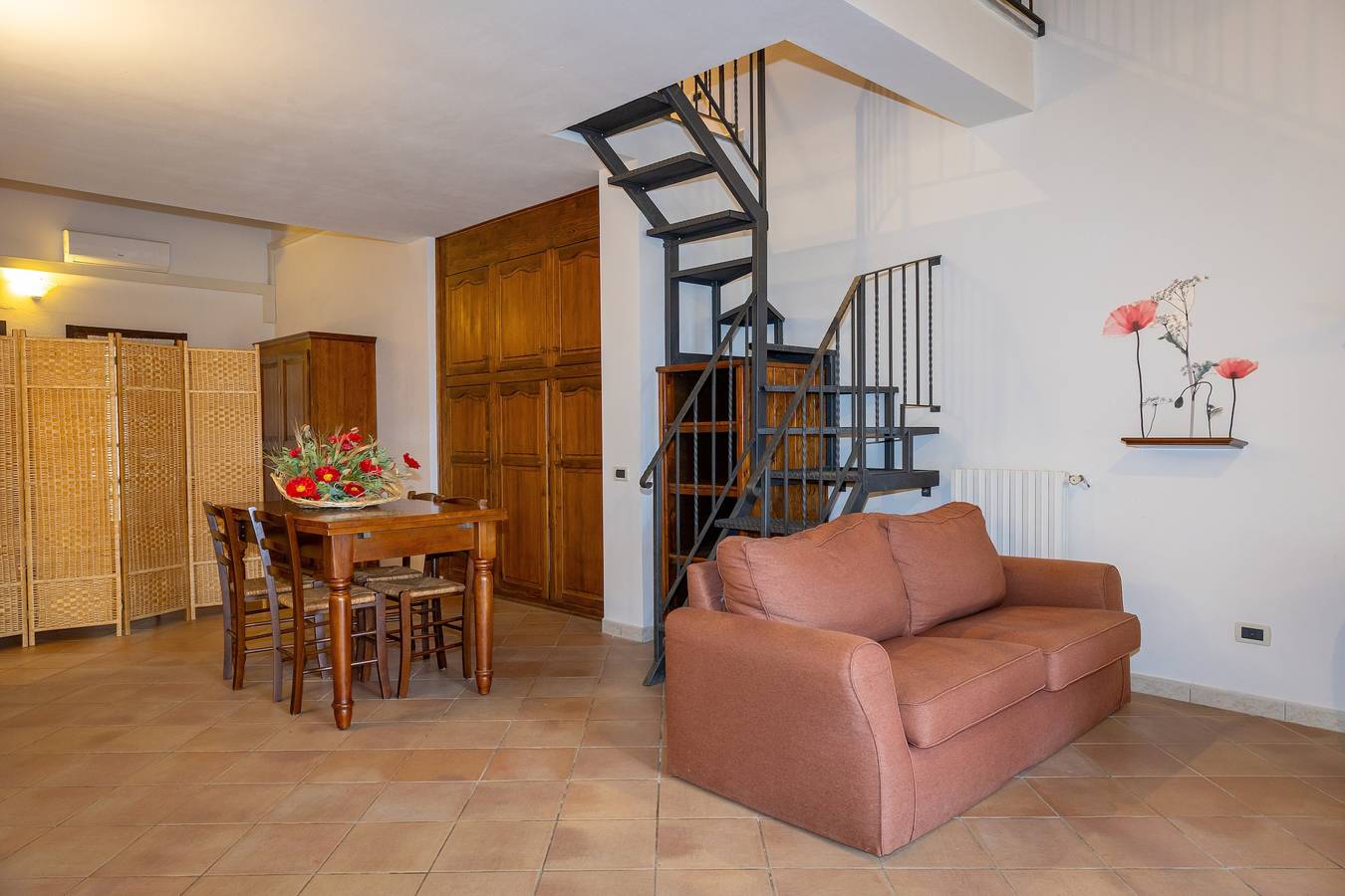 Appartement entier, Appartement 'Papavero' avec piscine partagée, Wi-Fi et climatisation in Santa Luce, Côte des Étrusques