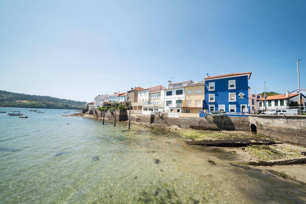Four-Bedroom House in Praia de Area Morta (Ares), Ares