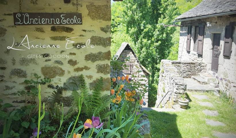 Location de vacances pour 2 personnes, avec piscine ainsi que vue et jardin, animaux acceptés à Entraygues-sur-Truyère - 4