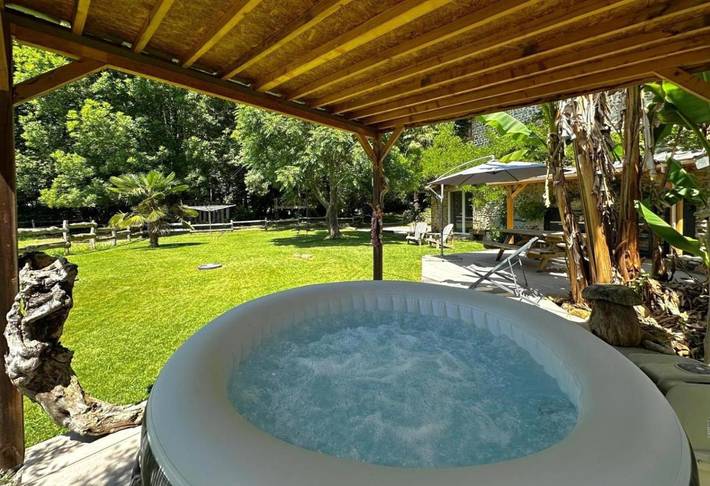 Location de vacances pour 6 personnes, avec jardin à Ledeuix - 4