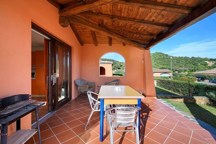 Entire apartment, Apartment 'Lu Sulianu- T2' with Private Terrace, Private Garden and Air Conditioning in Porto Ottiolu, Budoni