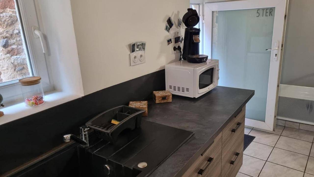 Appartement entier, One-Bedroom Apartment in Issoire, Région de Besse-et-Saint-Anastaise