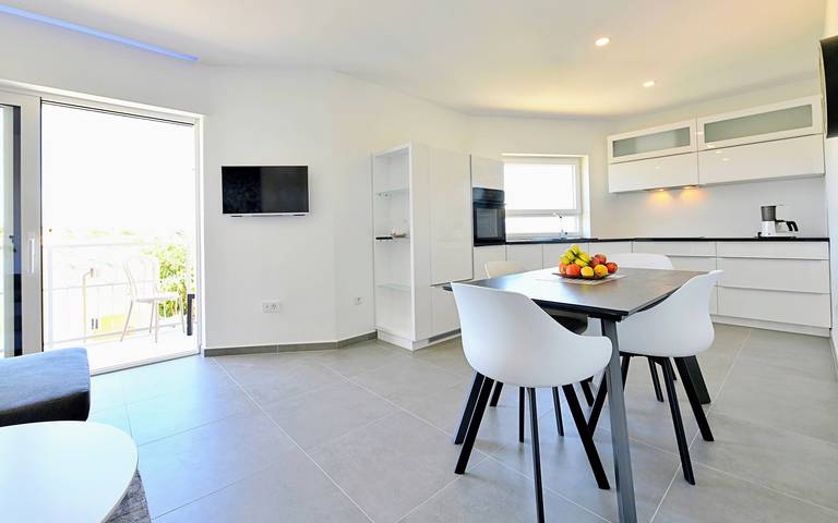 Ganze Wohnung, Ferienwohnung Mary 1 mit Balkon in Malinska-Dubašnica, Krk