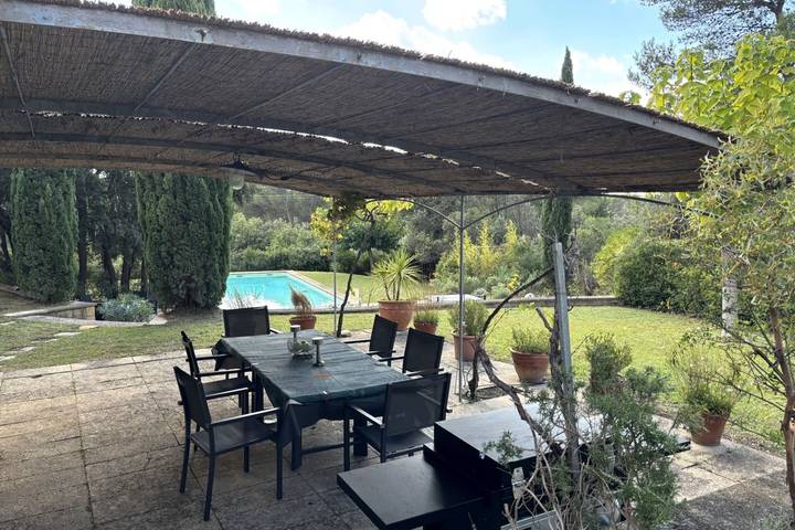 Location de vacances pour 10 personnes, avec terrasse ainsi que piscine et jardin à Lambesc - 4