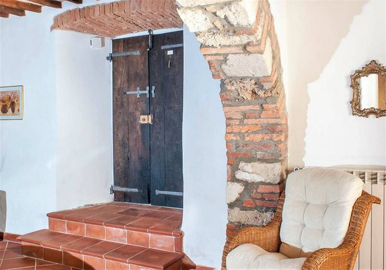 Ganze Wohnung, Ferienwohnung 'Il Castello Gavorrano' mit Blick auf den See, Gemeinschaftsgarten und Wi-Fi in Gavorrano, Grosseto Provinz