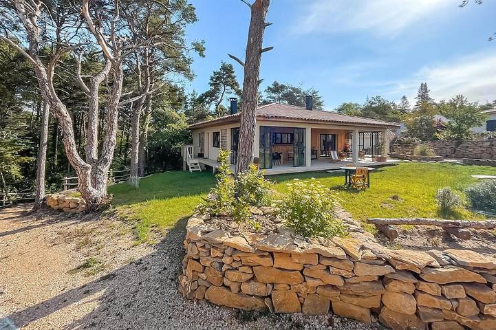 Location de vacances pour 6 personnes, avec jardin à Plan-d'Aups-Sainte-Baume