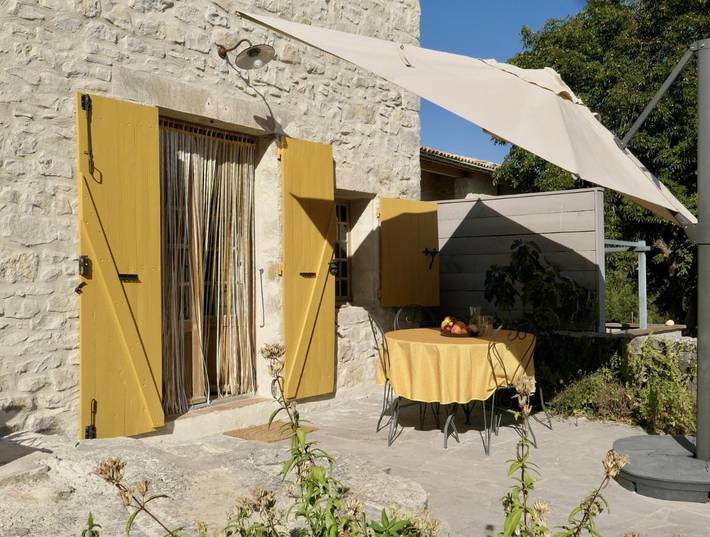 Location de vacances pour 5 personnes, avec jardin et terrasse ainsi que piscine et vue à Revest-du-Bion