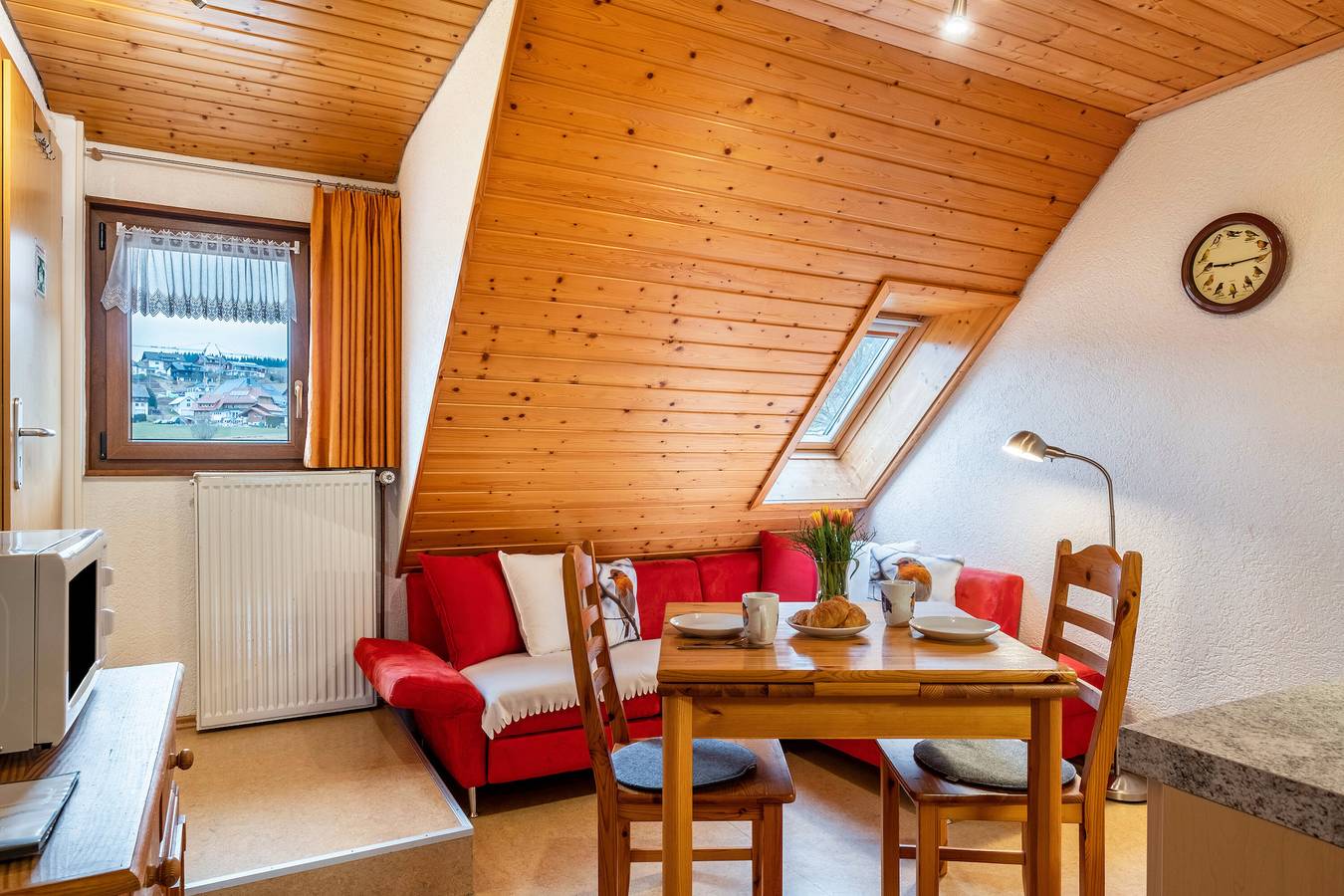 Ganze Wohnung, Ferienwohnung 'Vogelnest, 35qm' mit Gemeinschaftsgarten und Wi-Fi in Suedlicher Schwarzwald, Titisee-Neustadt