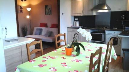 Gîte pour 4 personnes, avec terrasse ainsi que vue et jardin, animaux acceptés à Sévignac