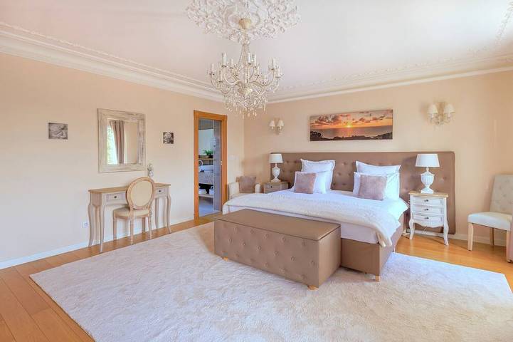 Location de vacances pour 20 personnes, avec terrasse et jardin à Poigny-la-Forêt - 3