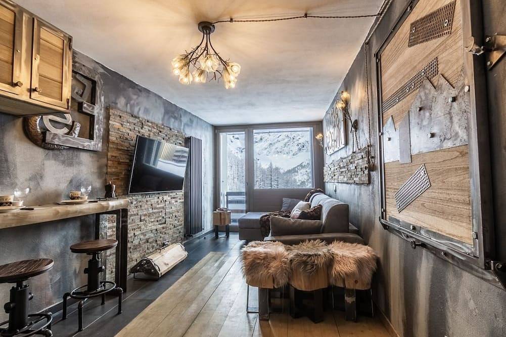 Entire apartment, Ski-in/Ski-out Studio with Mountain Views in Cervinia Cielo Alto, Valtournenche