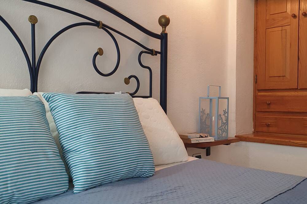 Villa Lentischio at 100 m to the sea with private garden,wif,airco,parking,bbq in Budoni, Olbia-Tempio