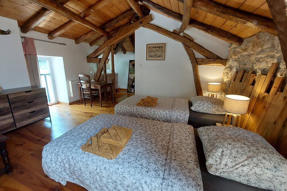 Cliff View and Private Pool with breathtaking views at Saint Antonin Noble Val in Saint-Antonin-Noble-Val, Tarn-et-Garonne