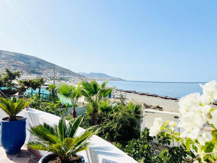 Gîte pour 2 personnes, avec terrasse ainsi que jardin et vue, animaux acceptés dans Kaa Asras