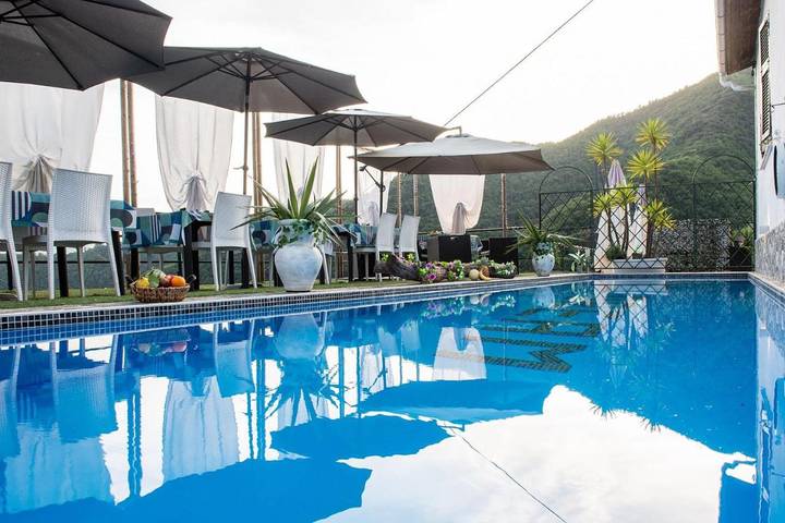 Chambre d’hôte pour 2 personnes, avec Terrasse et Jacuzzi ainsi que Jardin et Piscine