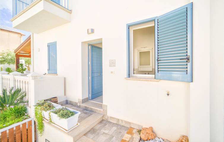 Havre de paix au bord de la mer : Garage, climatisation, piscine et cuisine in Custonaci, Province de Trapani