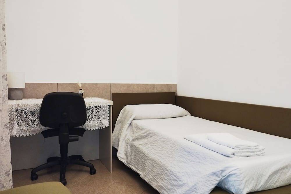 Ganze Wohnung, Große Wohnung in Villa mit Park in Varese – Zentrum, Krankenhaus, See, 10' Auto in Varese, Varese Provinz