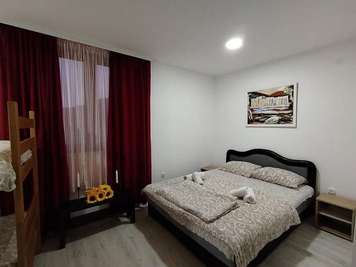 Station pour 4 personnes, avec jardin ainsi que terrasse et piscine à Despotovac - 3