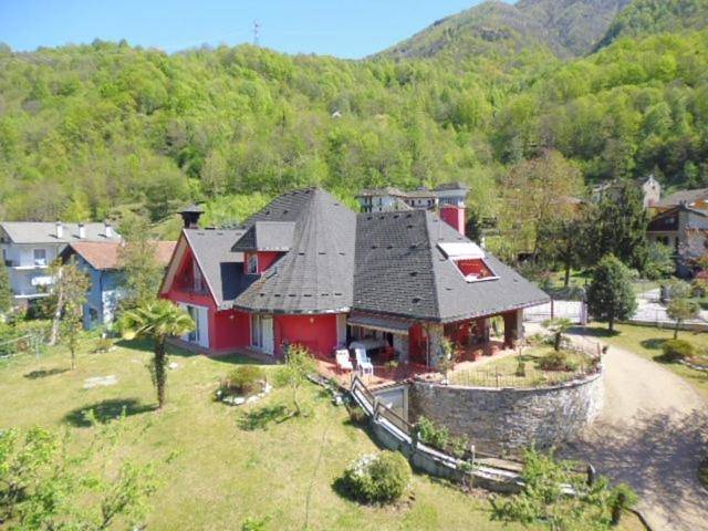 Chambre d’hôte pour 4 personnes, avec Terrasse ainsi que Jardin et Vue à Vogogna
