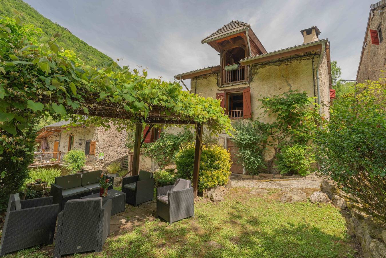 Casa rural de montaña con encanto en Le Sarradeil, ideal para familias y amigos in Siguer, Parque Natural Regional de los Pirineos de Ariège
