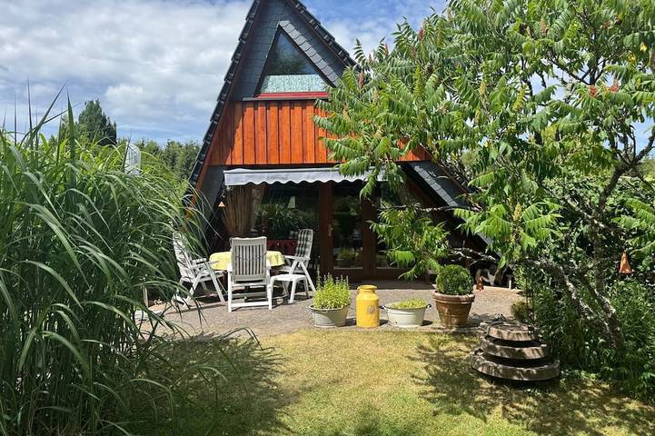 Ferienhaus für 4 Personen, mit Garten und Pool in Blankenheim