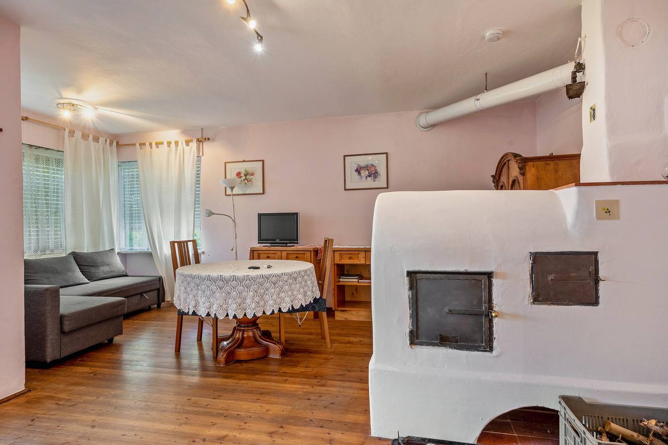 Ganze Wohnung, Biobauernhof Toellerhof Ferienwohnung 'Weinberg 1' mit Bergblick, Gemeinschaftspool und Wi-Fi in Algund, Texelgruppe