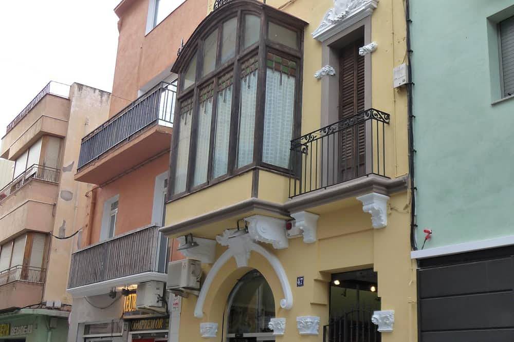 Modernistisches Haus in einem Bevölkerungszentrum, ideal für Familien in Malgrat de Mar, Costa del Maresme