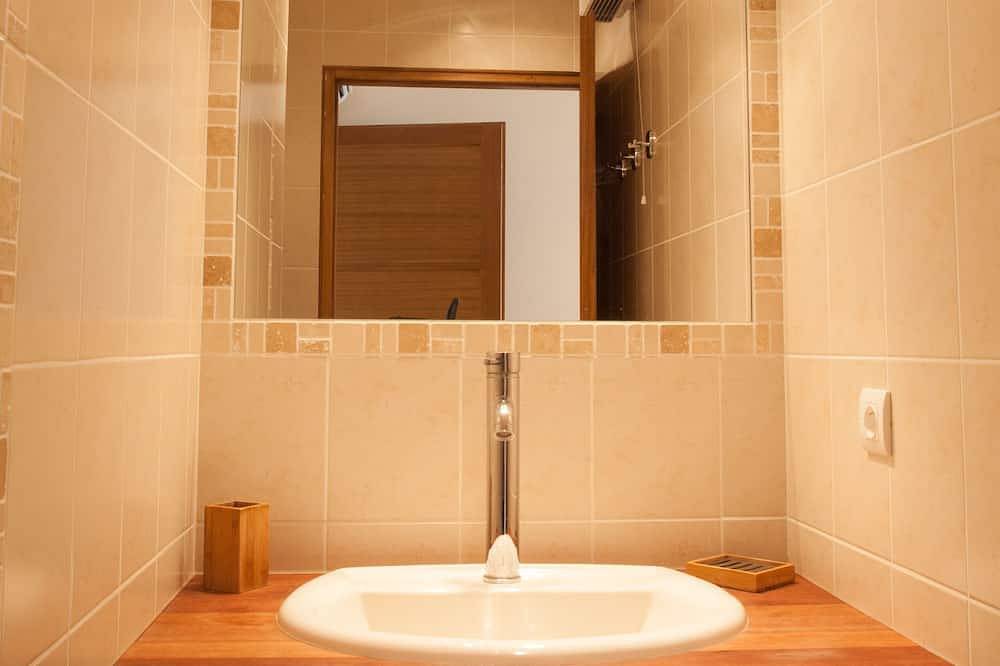 Villa 2 in Sagone 4 bedrooms 140 m2, all comfort 5 minutes from the sea in Sagone, Vico