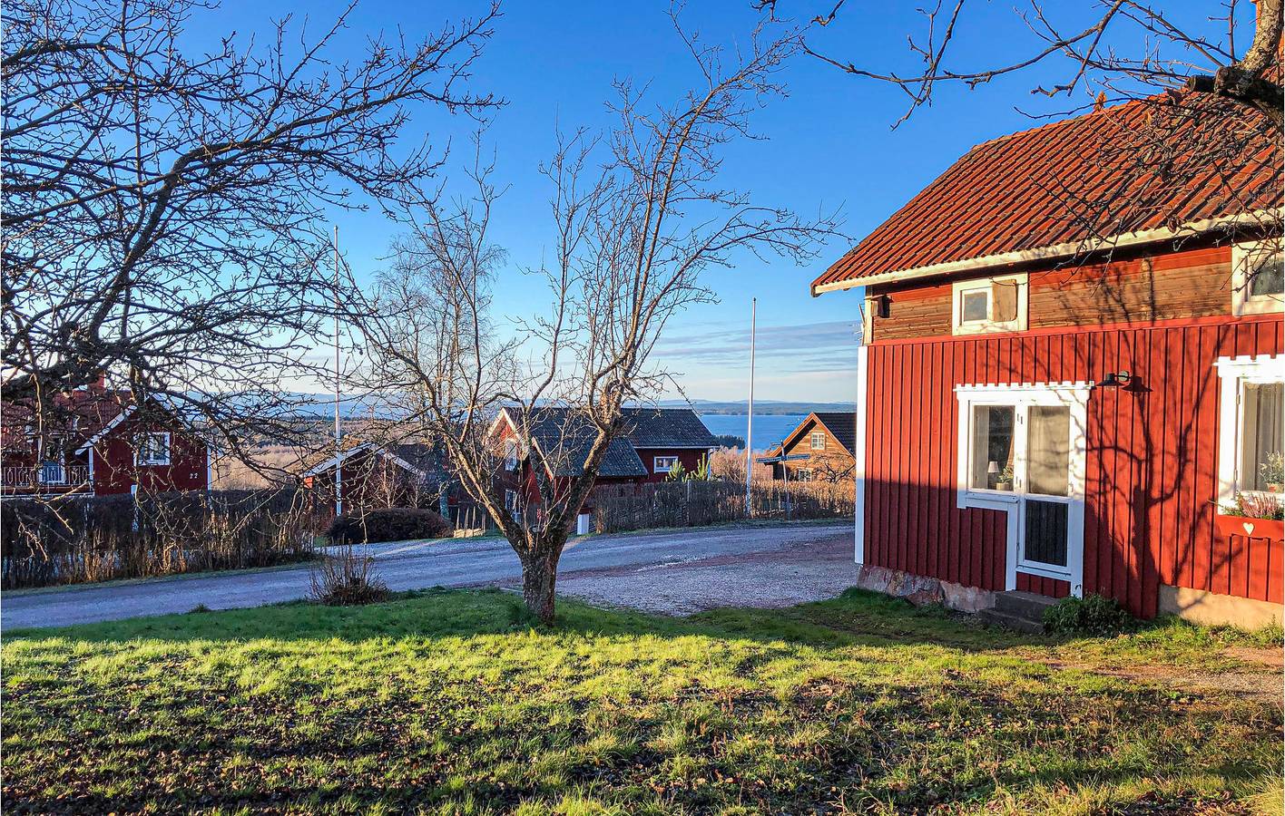 Hus för 4 Personer, med trädgård och sjöutsikt