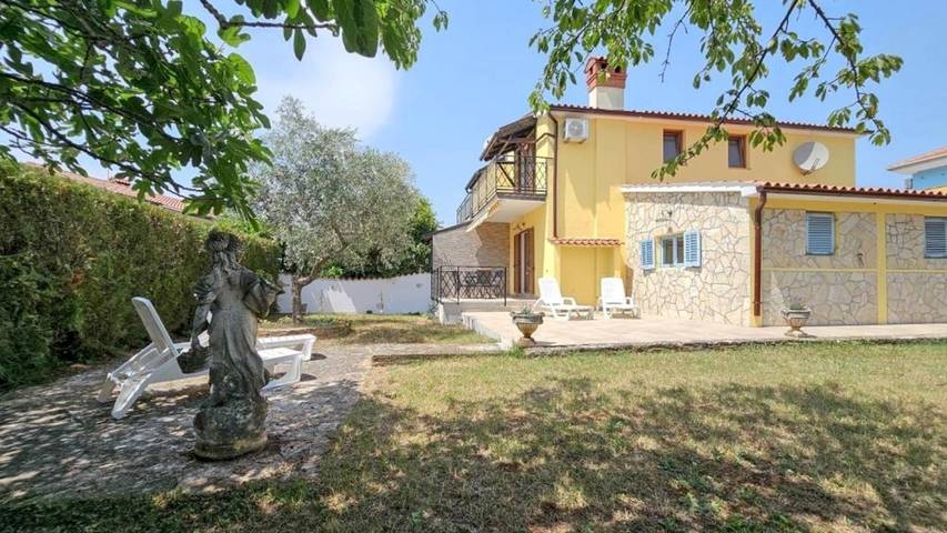 Ferienhaus für 5 Personen, mit Balkon/Terrasse und Garten