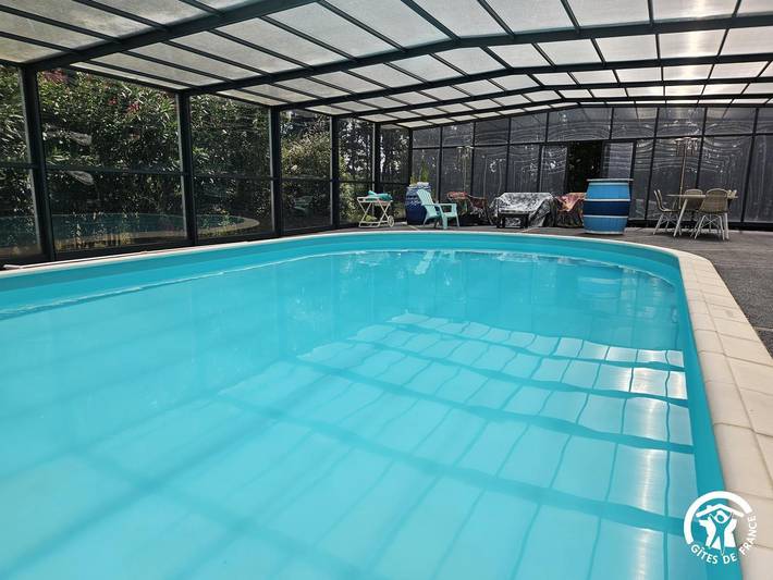 Gîte pour 6 personnes, avec Terrasse ainsi que Jardin et Piscine à Puybegon