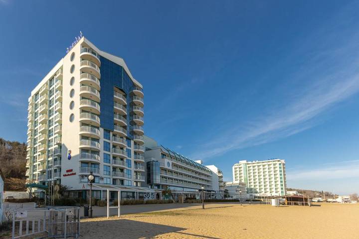 Ferienwohnung für 3 Personen, mit Ausblick und Balkon sowie Pool - 1
