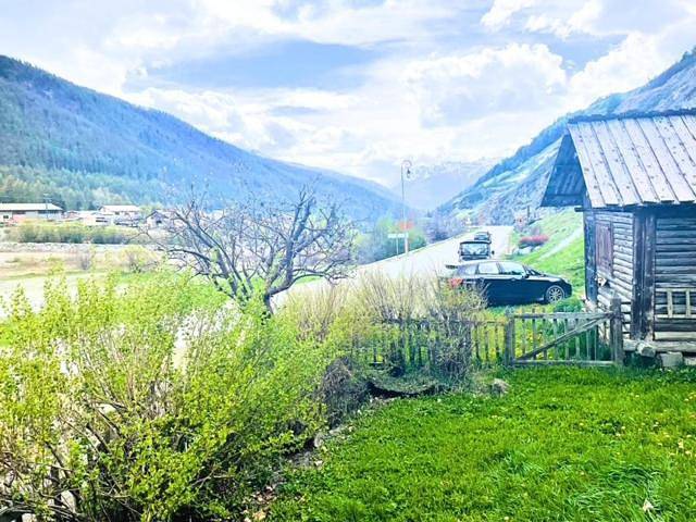 Three-Bedroom Chalet in Abriès, Queyras