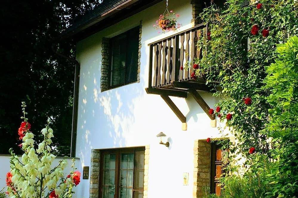 Ganze Wohnung, Ferienwohnung \"Am Geiseltal\" Tal der Bienenfresser - Barrierefreie Ferienwohnung in Merseburg, Saale-Unstrut