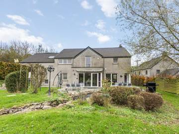 Gîte pour 10 personnes, avec terrasse et jardin, animaux acceptés à Marchin