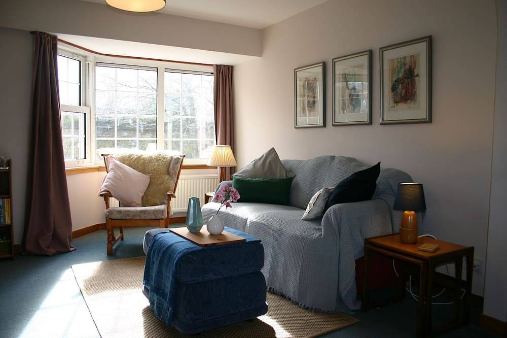 Church Cottage Holiday ist eine Doppelhaushälfte auf 2 Etagen, ein Stadthaus zur Selbstverpflegung in Ayr, Firth Of Clyde