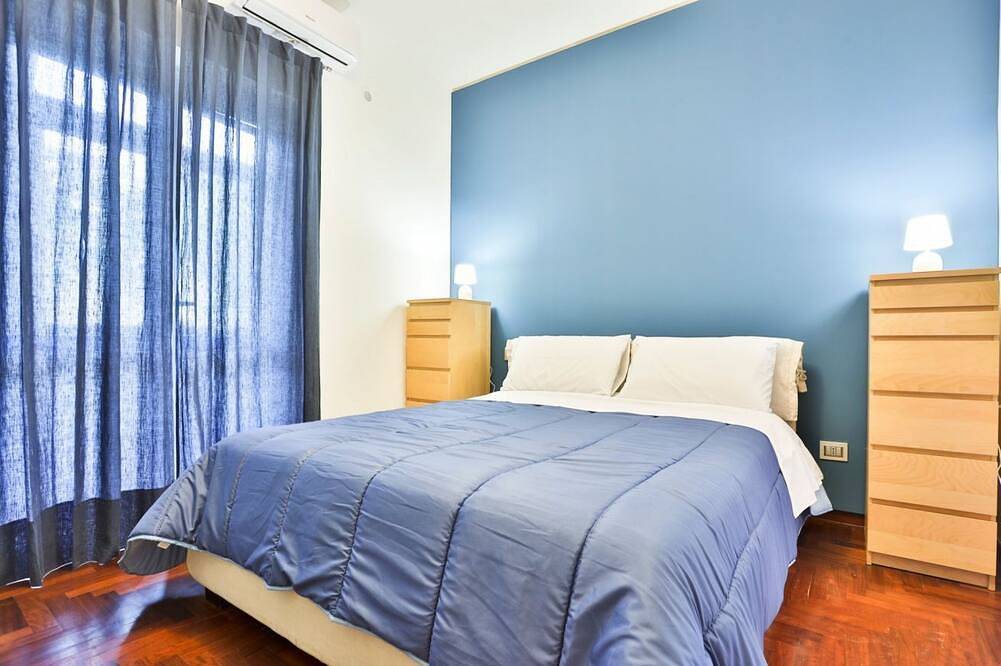 Entire apartment, A cozy and spacious 83 square meters apartment, perfect for four people, located on the fourth floor of a building with an elevator (Not accessible to guests with disabilities).The property enjoys an excellent seafront location: our guests can reach the in Pozzuoli, Naples Province