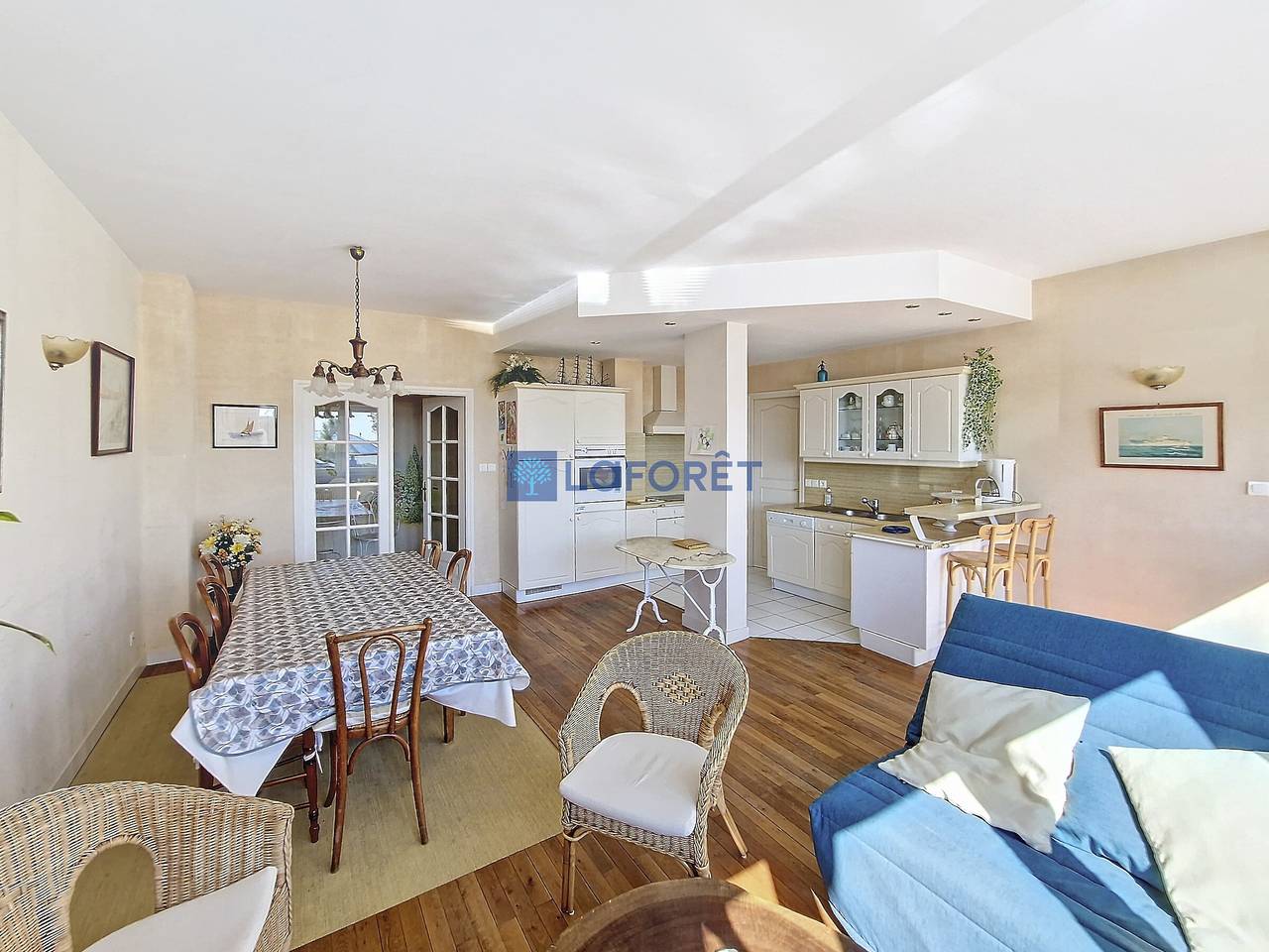 Entire apartment, Beachfront T4 Apartment with Garage – Les Sables d'Olonne in Les Sables-d'Olonne, Vendée