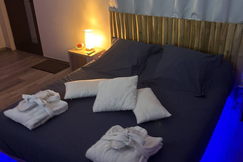 Suite Avec Jacuzzi Privatif à 15 min D'amiens in Tilloy-lès-Conty, Región de Amiens